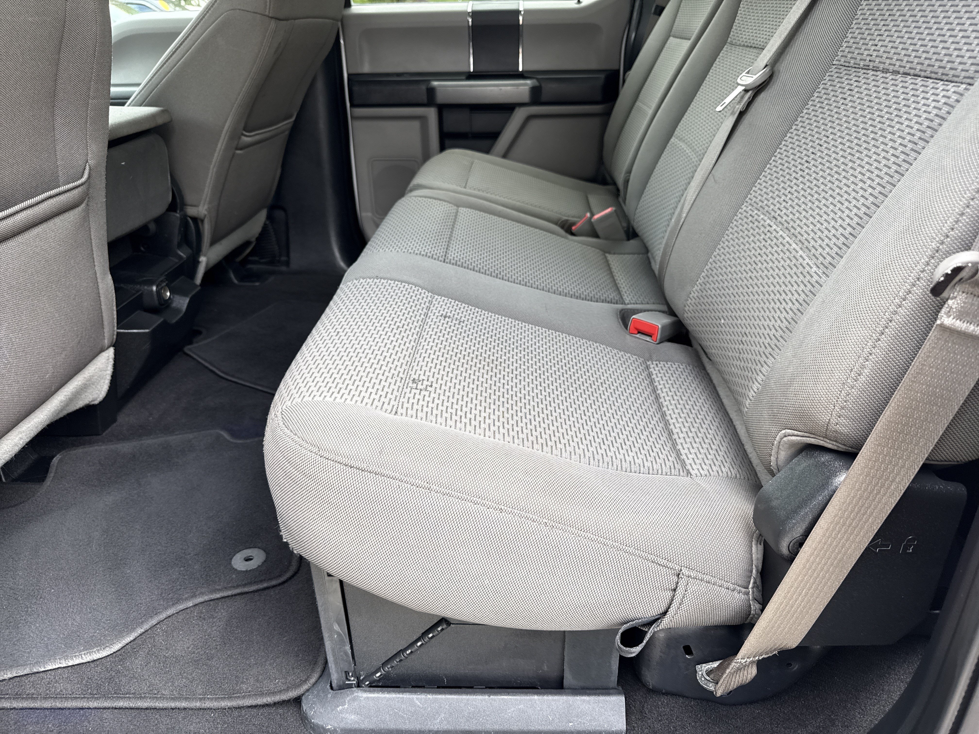 Used 2019 Oxford White Ford XLT image 21
