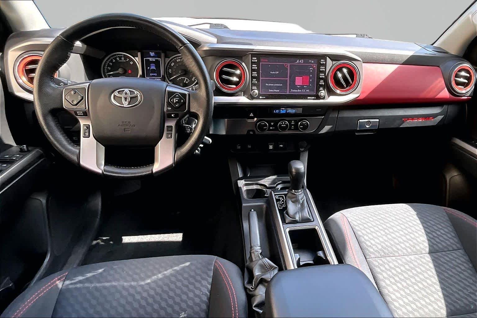 Used 2022 White Toyota SR5 image 16