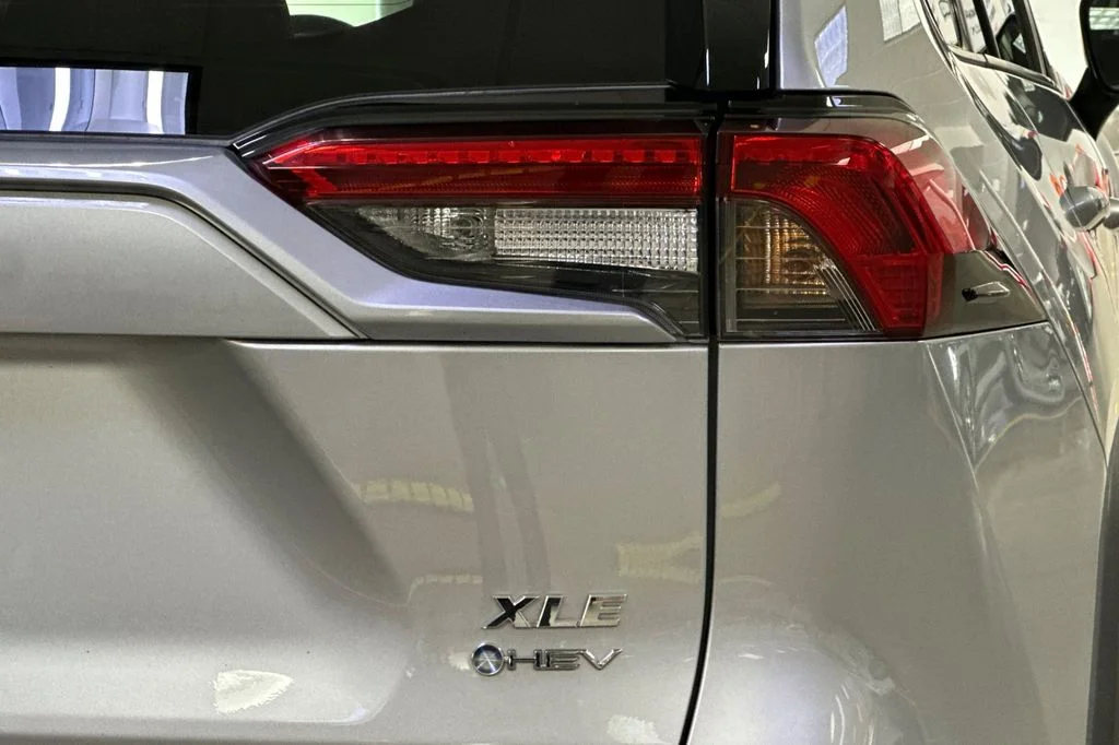 Certified Used 2025 Silver Toyota XLE image 27