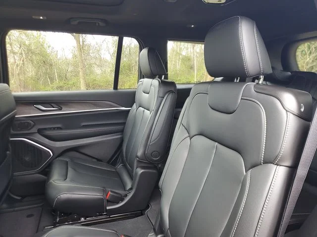 New 2026 Velvet Red Pearl-Coat Exterior Paint Jeep Limited image 9