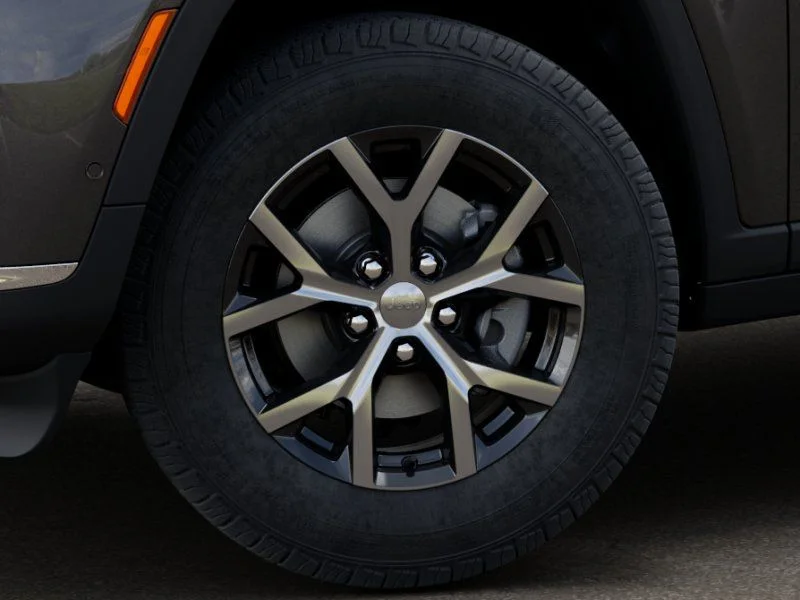 New 2025 Baltic Gray Metallic Clear-Coat Exterior Paint Jeep Limited image 9