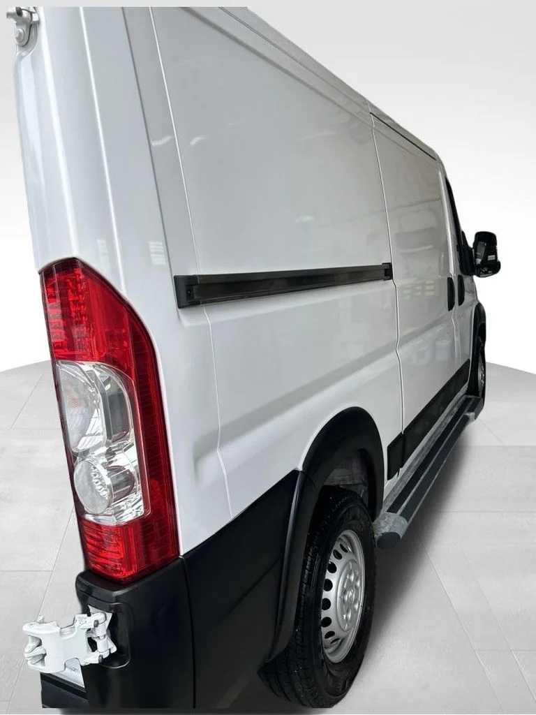 Used 2025 White Ram Base image 2
