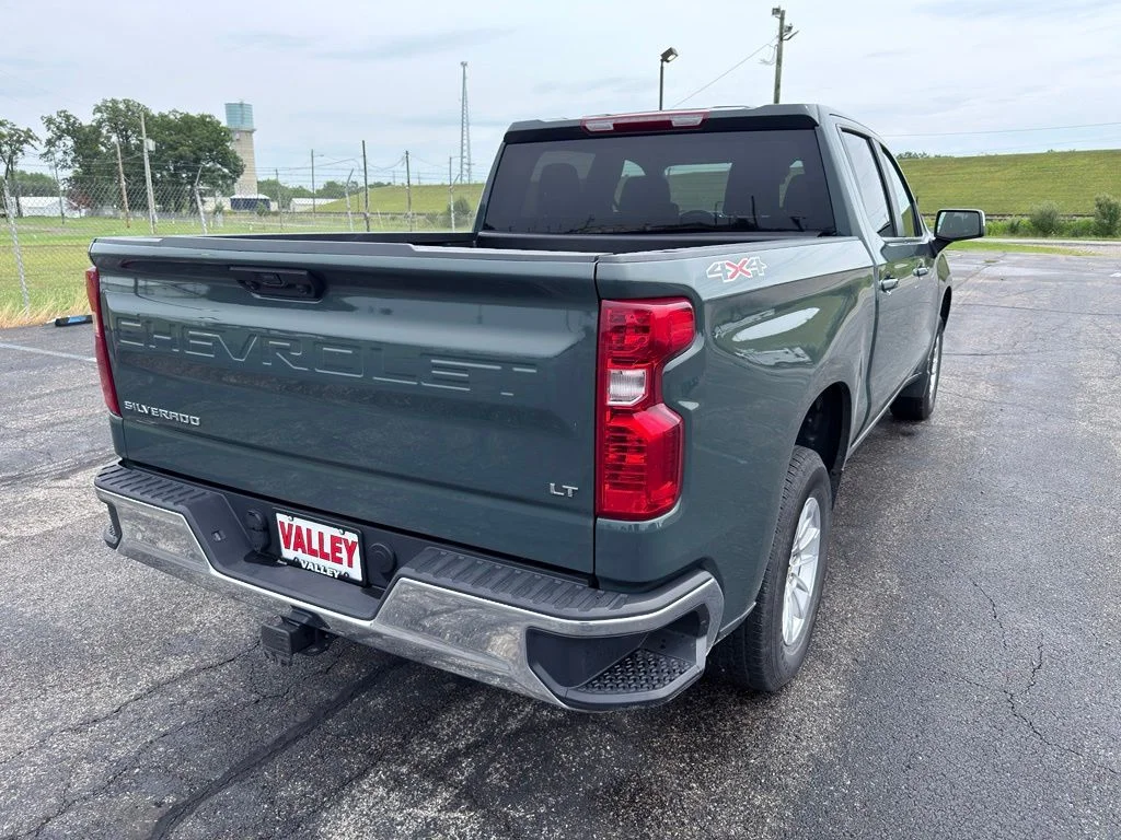 Used 2025 Gray Chevrolet LT image 9
