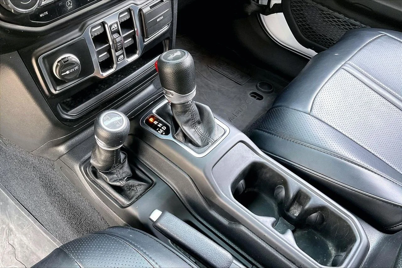 Used 2023 White Jeep Sport image 30