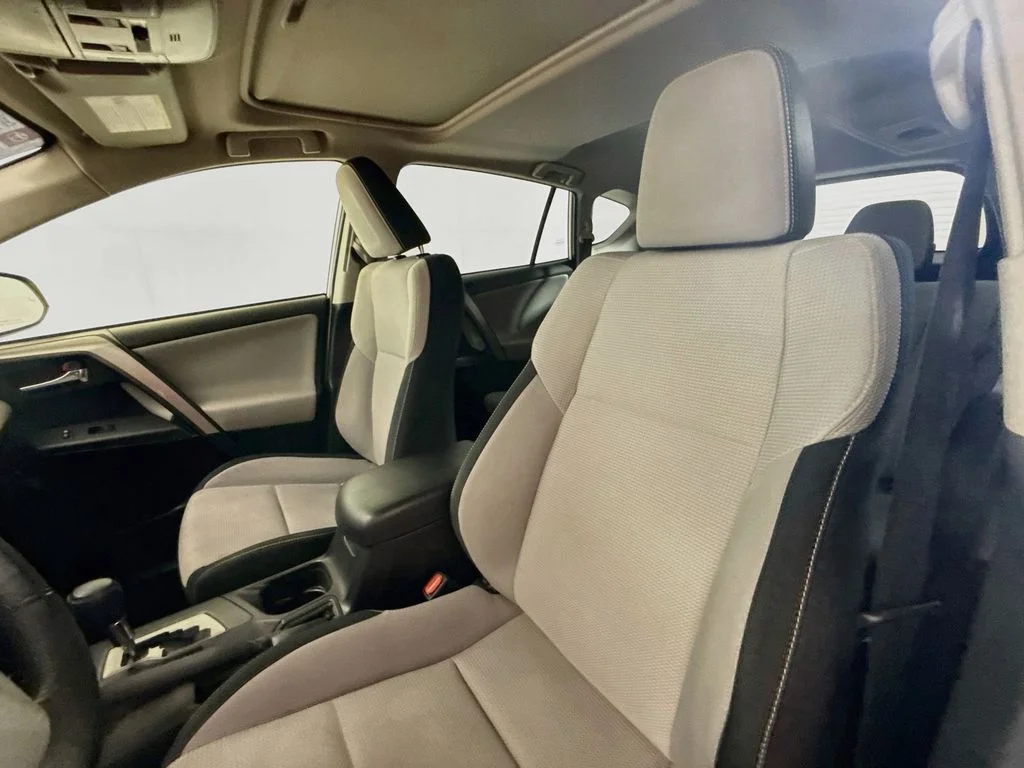 Certified Used 2018 Super White Toyota XLE image 18