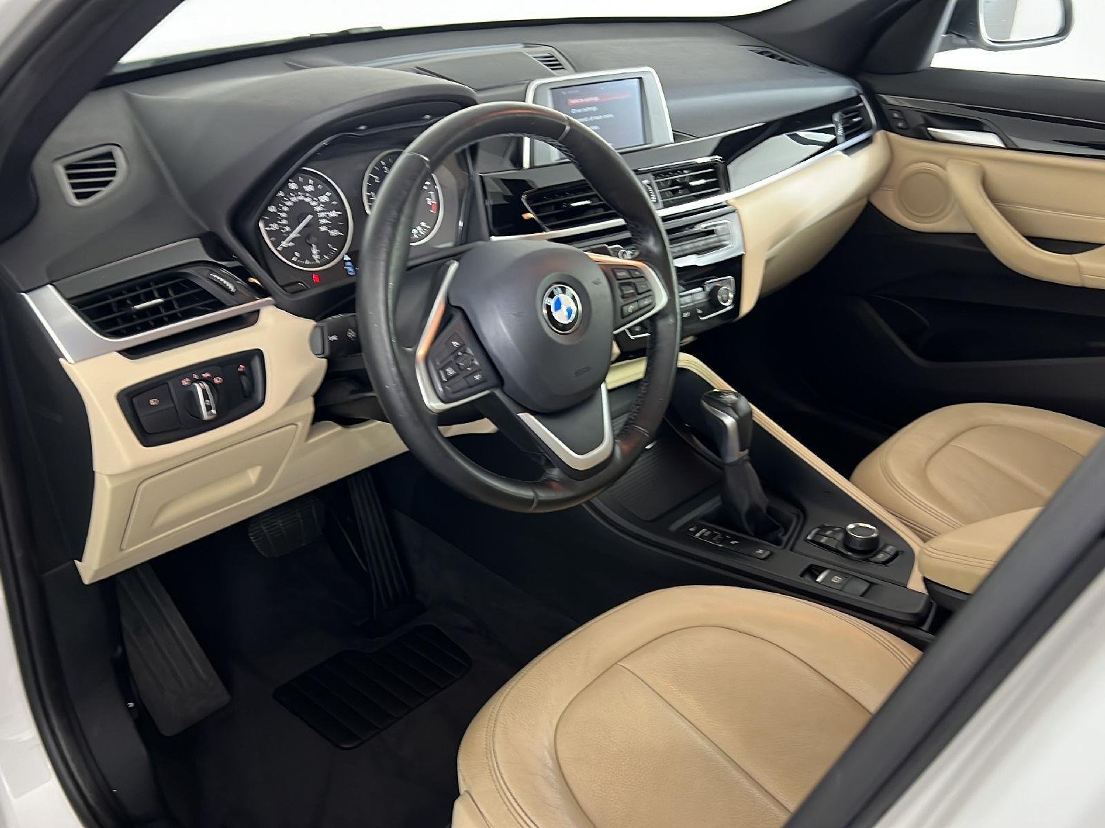 Used 2018 Alpine White Bmw  image 2