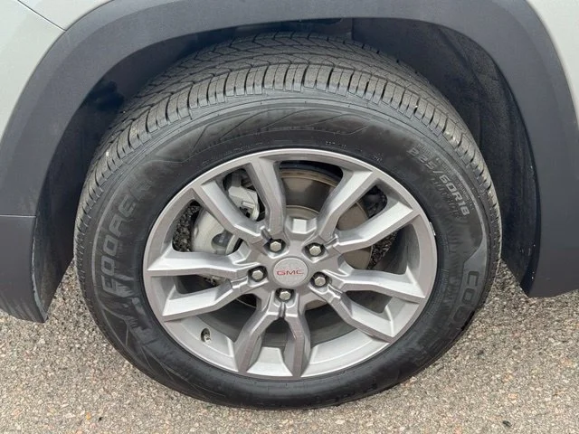 Certified Used 2024 Sterling Metallic GMC SLT image 10