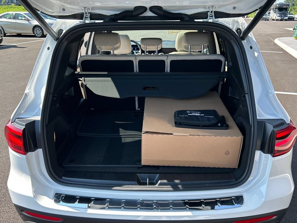New 2026 Polar White Mercedes-Benz GLB 250 image 43