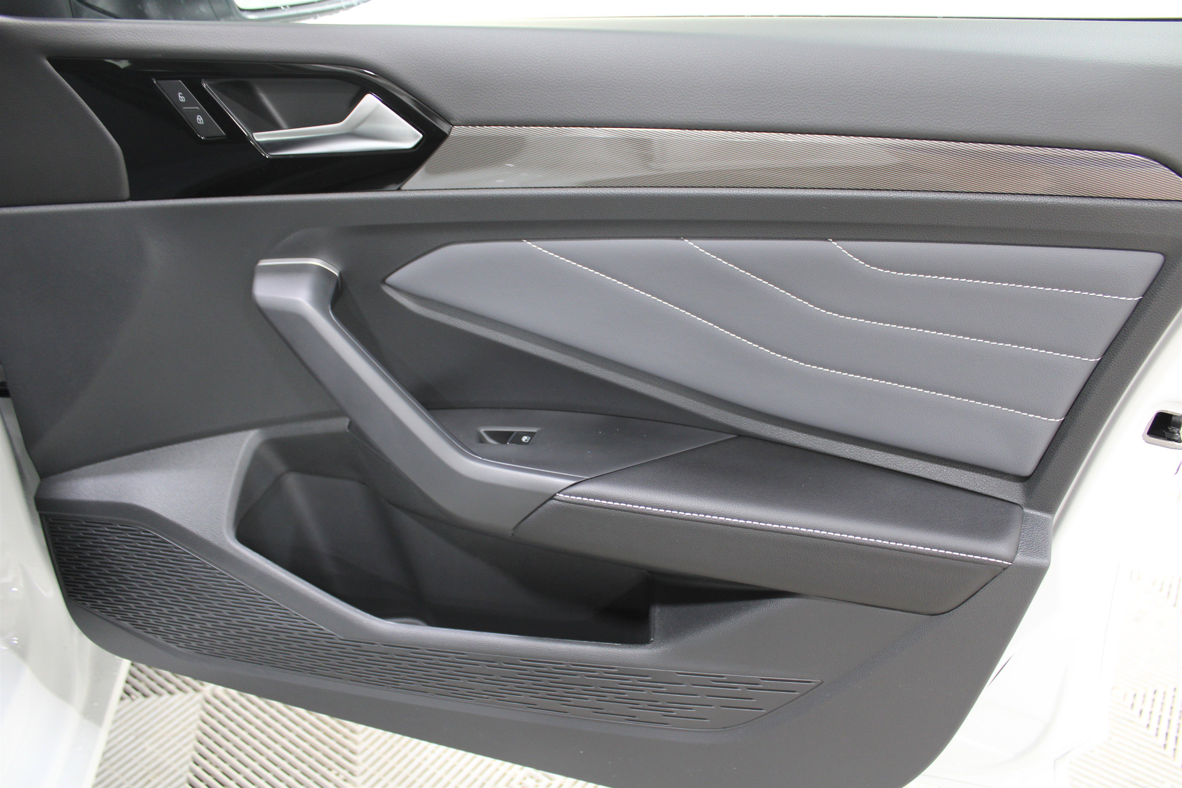 New 2026 Opal White Pearl Volkswagen SEL image 25