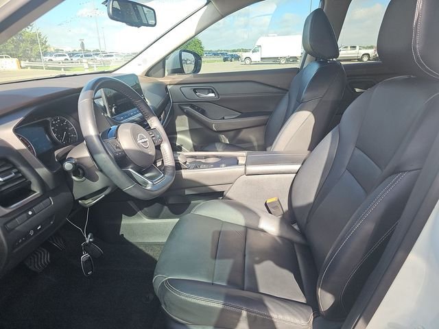 Used 2023 White Nissan SL image 9