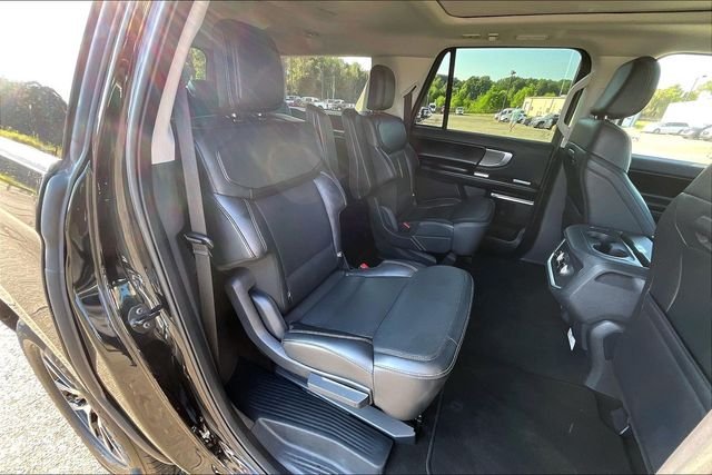Used 2025 Agate Black Metallic Ford Platinum image 28