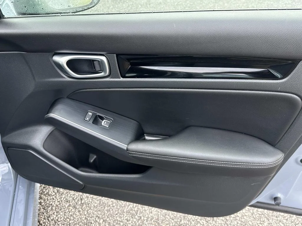 Used 2024  Honda Touring image 13