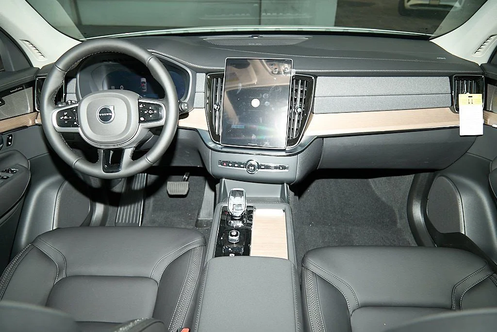 New 2026 Crystal White Volvo Plus image 24