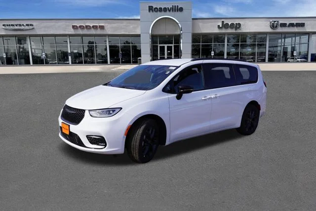 New 2026 Bright White Clear-Coat Exterior Paint Chrysler Select image 8