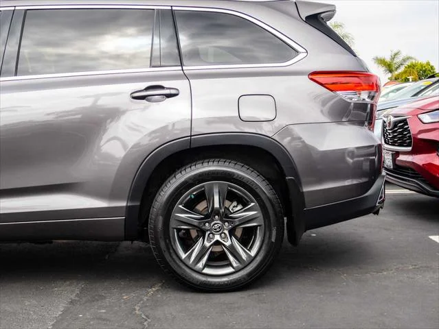 Certified Used 2017 PREDAWN GRAY MICA Toyota  image 7