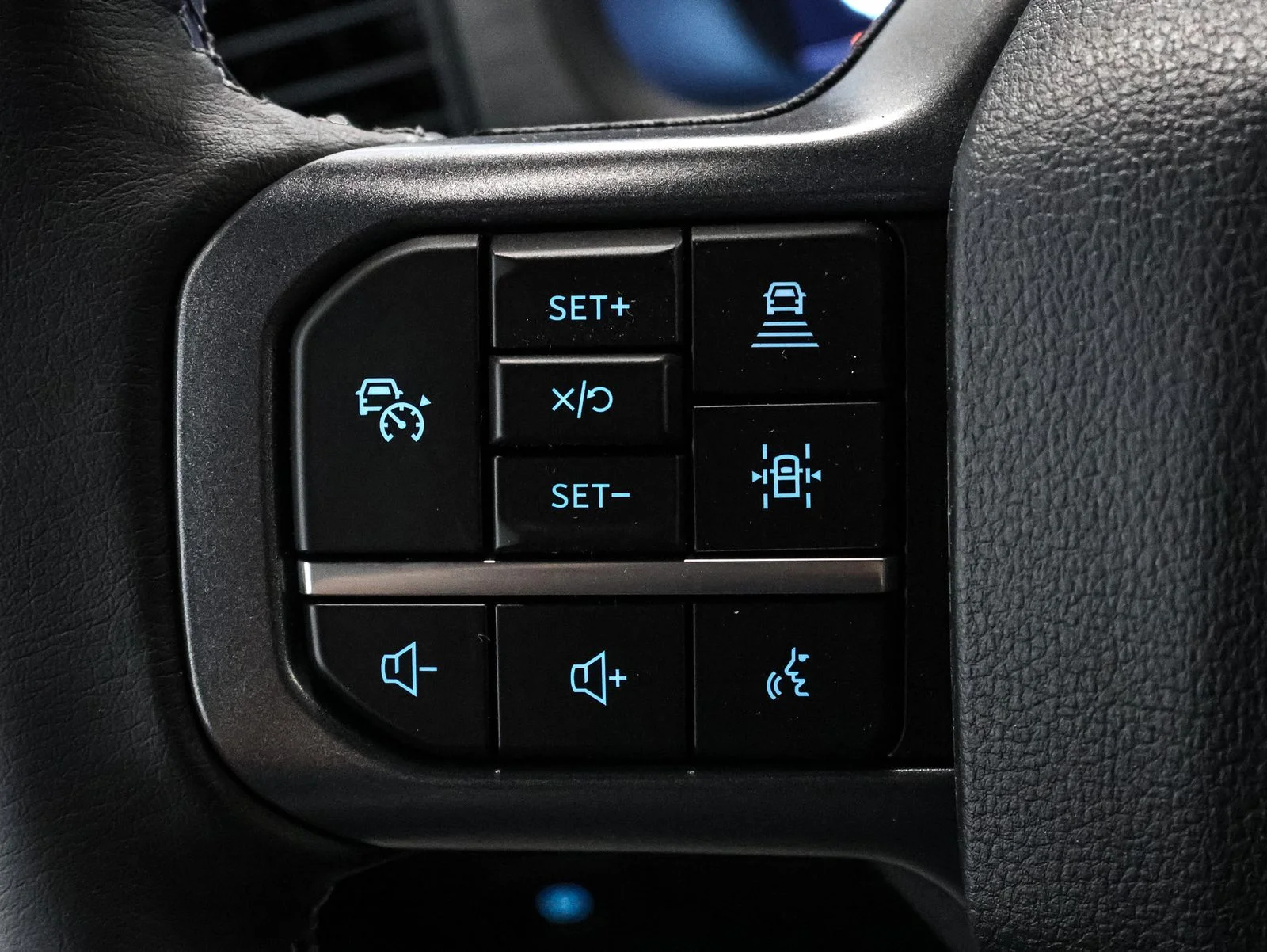 New 2026 Agate Black Metallic Ford XLT image 35