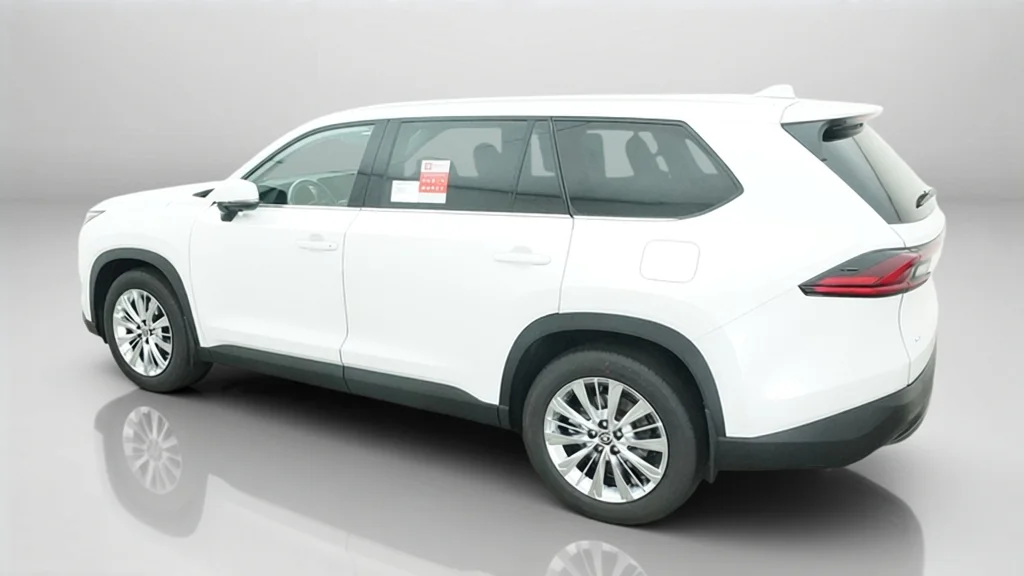 New 2026 Wind Chill Pearl Toyota Platinum image 15
