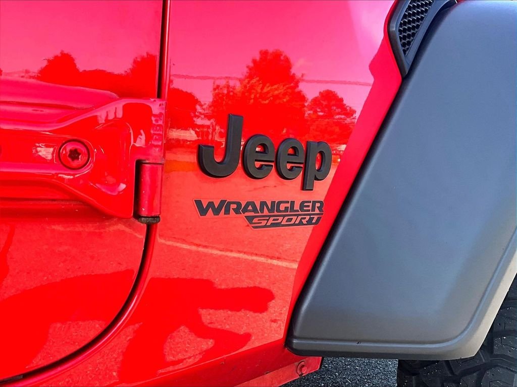 Used 2021 Red Jeep Sport S image 28