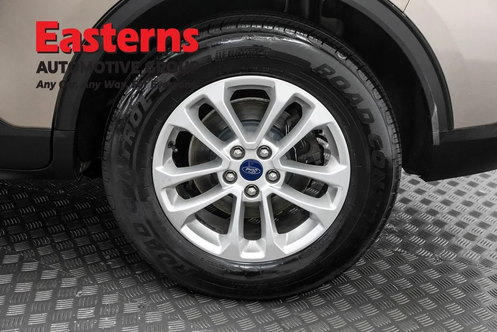 Used 2020 Gold Ford SE image 33