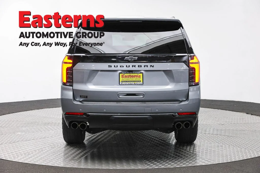 Used 2025 Gray Chevrolet Z71 image 6