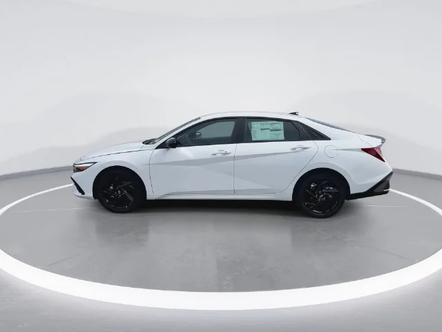 Used 2026 White Hyundai SEL Sport image 5