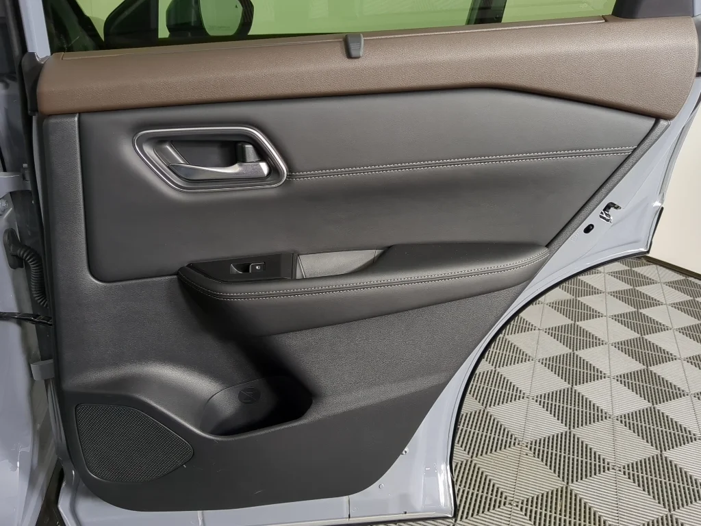 Certified Used 2023 Boulder Gray Pearl Nissan Platinum image 25