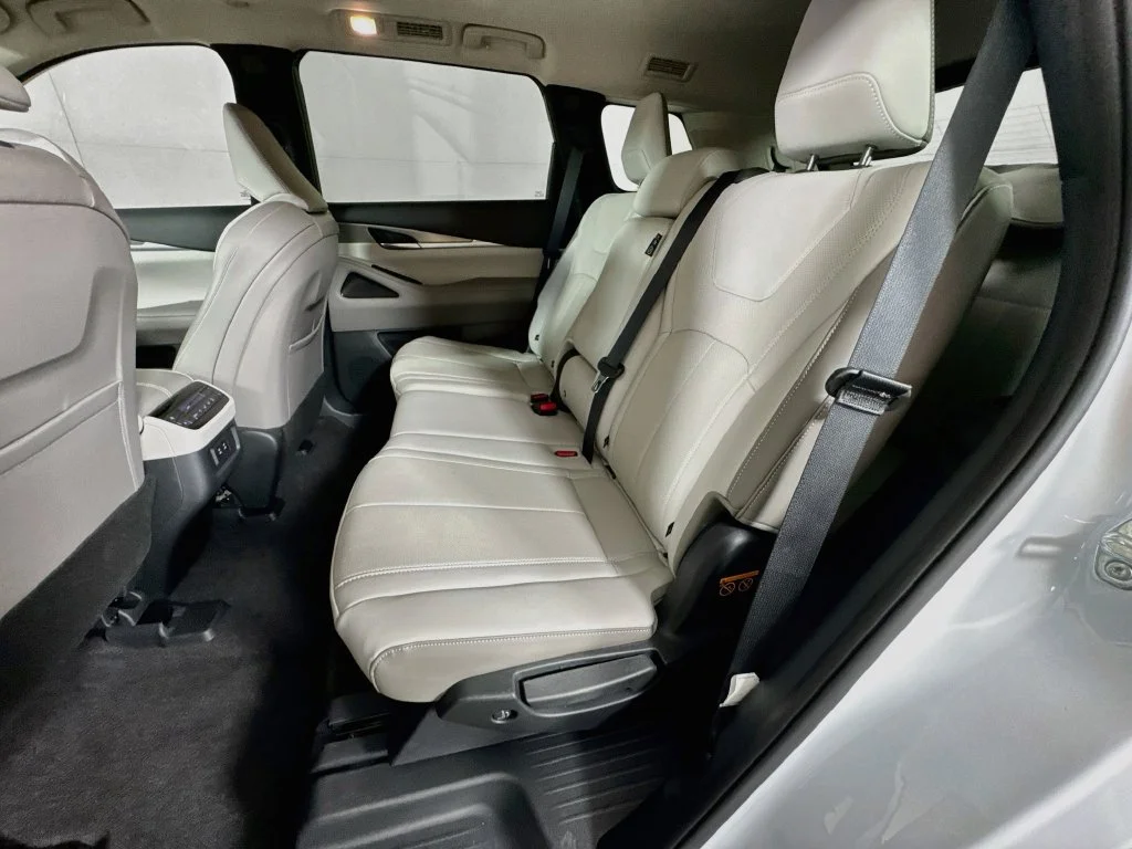 Certified Used 2027 White INFINITI PURE image 33