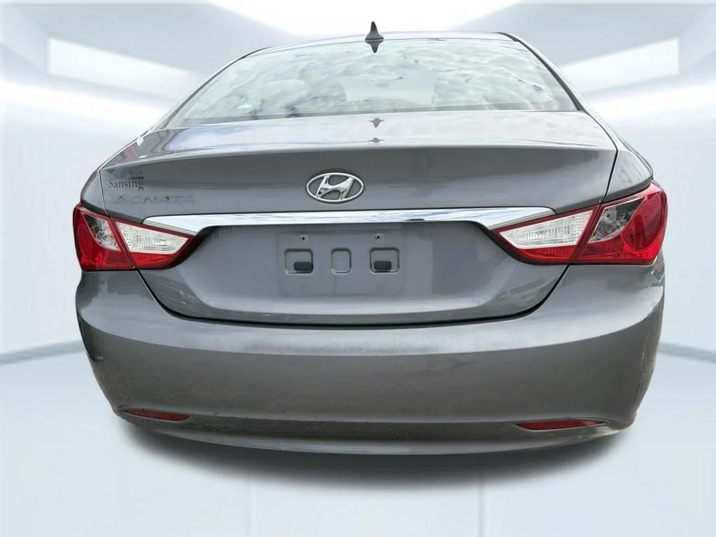 Used 2011 Gray Hyundai GLS image 8