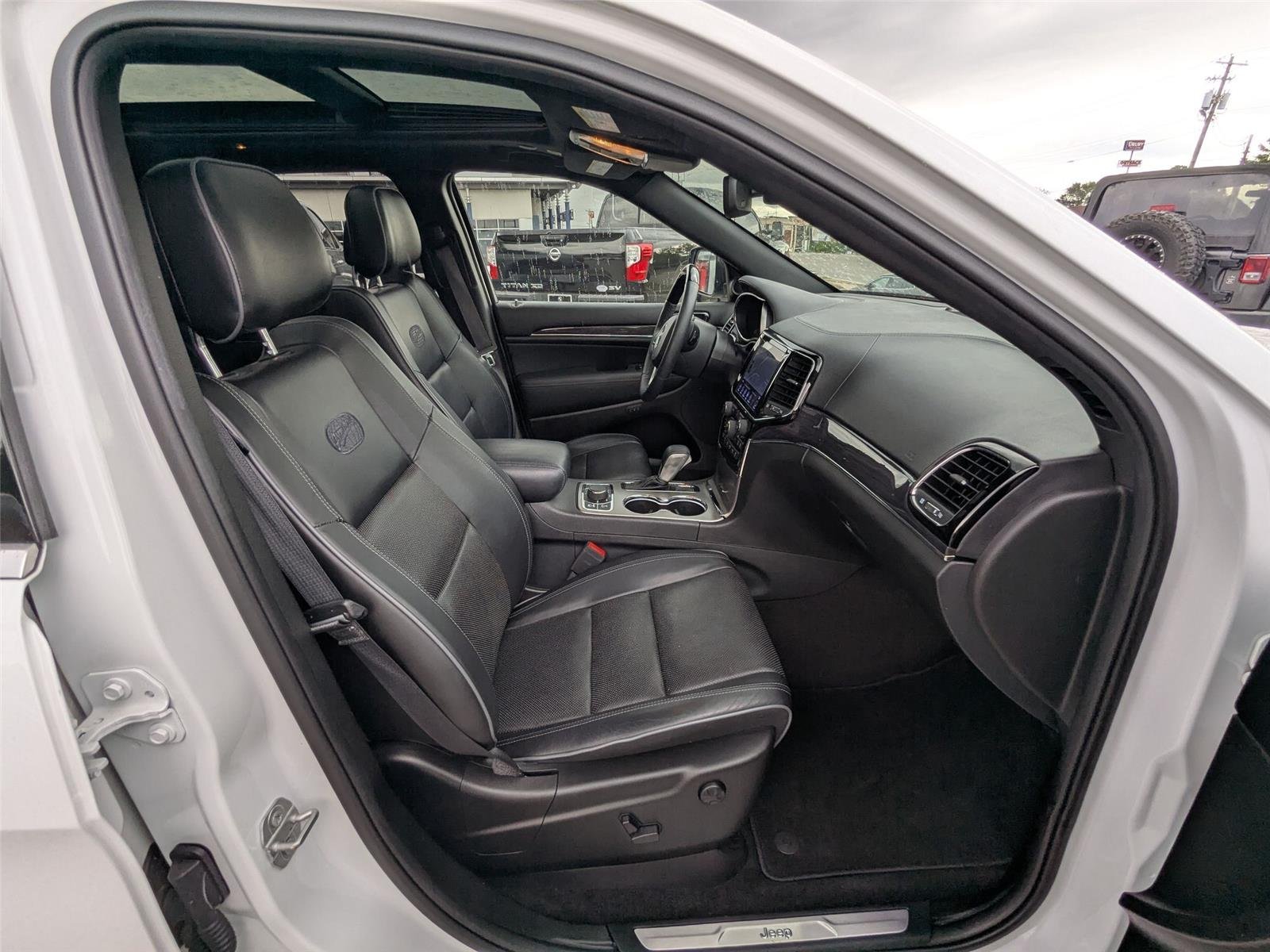Used 2019 Bright White Clearcoat Jeep Overland image 34