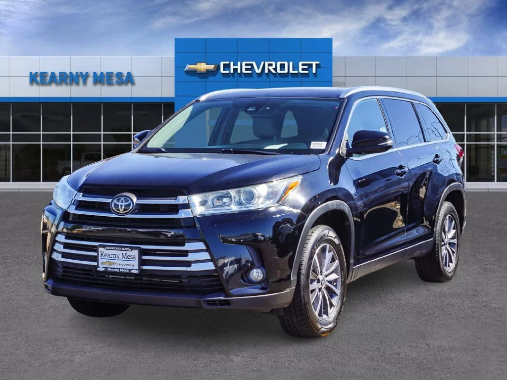 Used 2019 Black Toyota XLE image 3