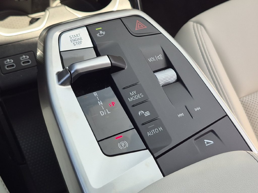 Used 2026 Silver BMW xDrive28i image 10