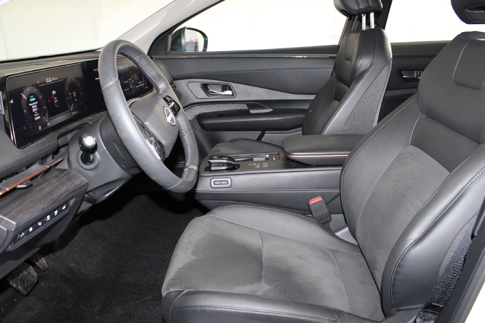Used 2024 White Nissan EVOLVE+ e-4ORCE image 10