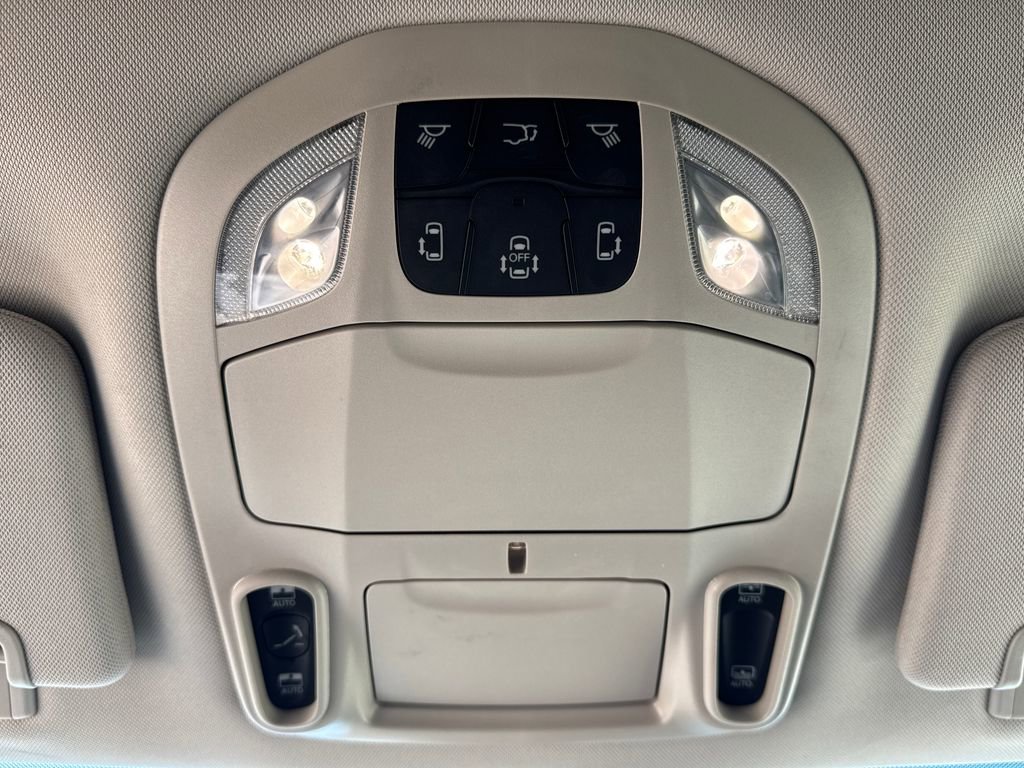 Used 2024 Silver Chrysler Limited image 31