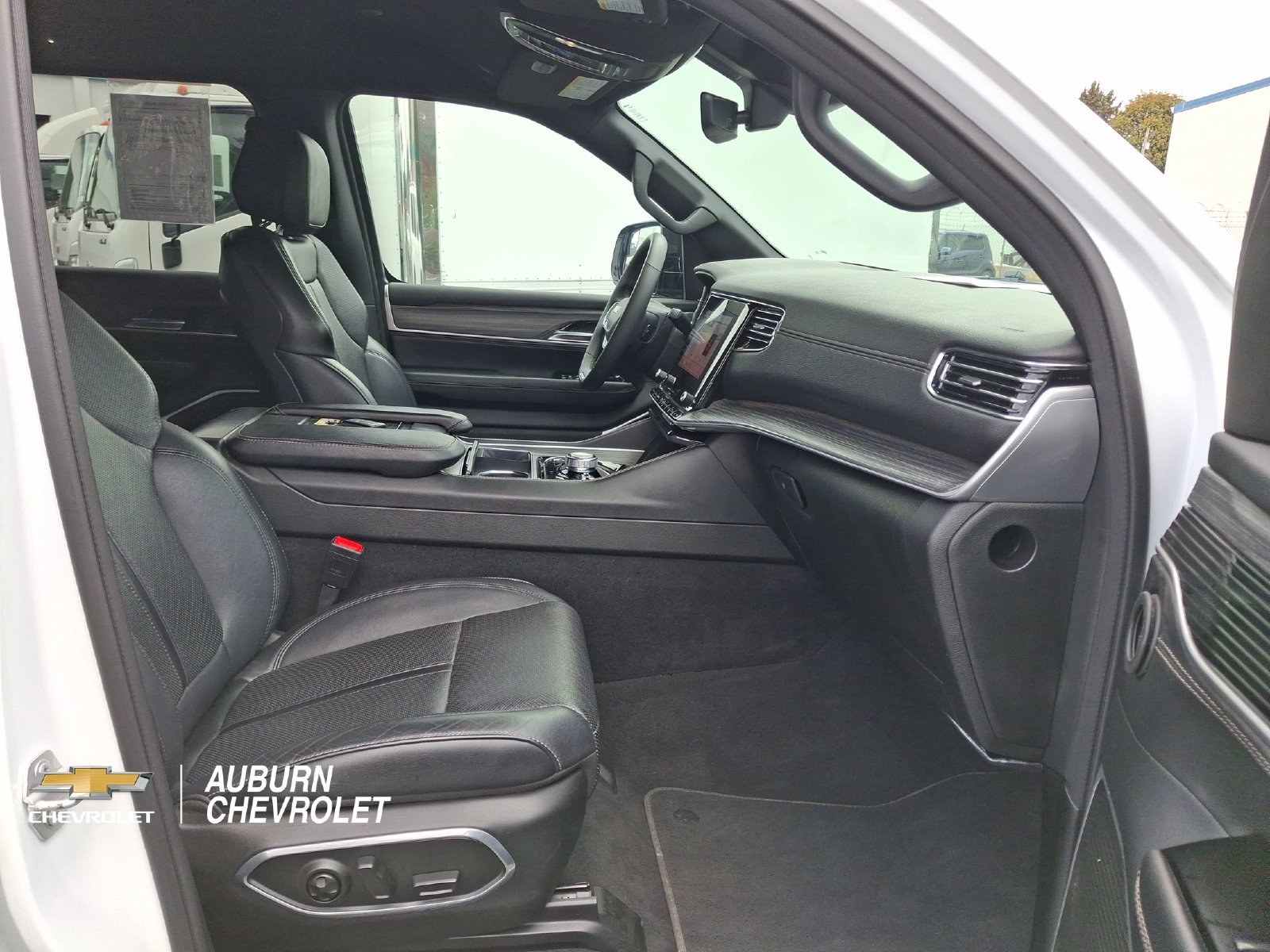 2024 Jeep Wagoneer L Series III - Photo 23