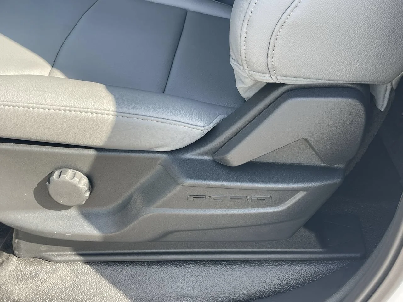 New 2026 Oxford White Ford XL image 21