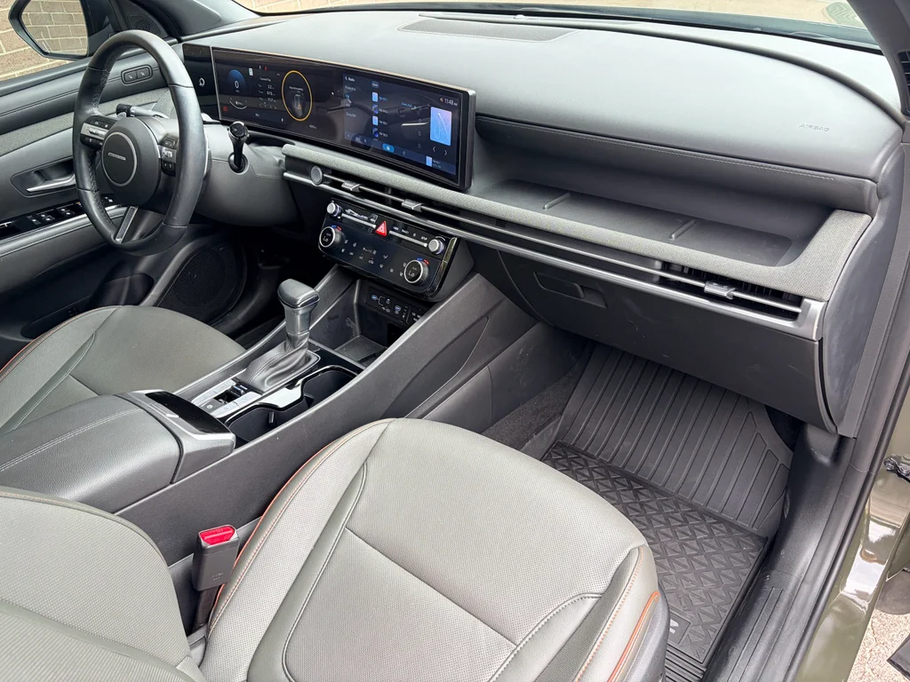 Used 2025 Rockwood Green Hyundai Limited image 23