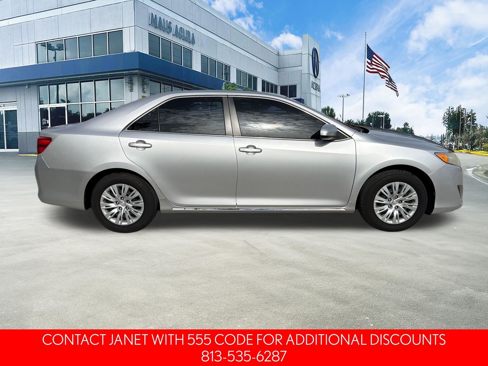Used 2014 Silver Toyota LE image 3