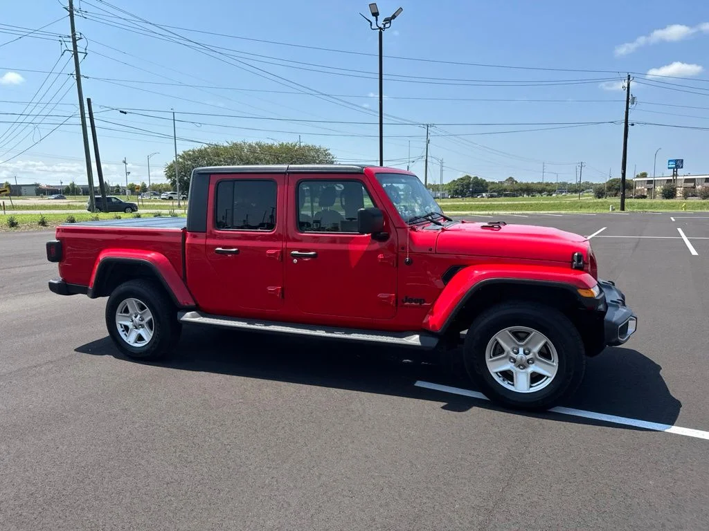 Used 2023 Red Jeep Sport S image 17