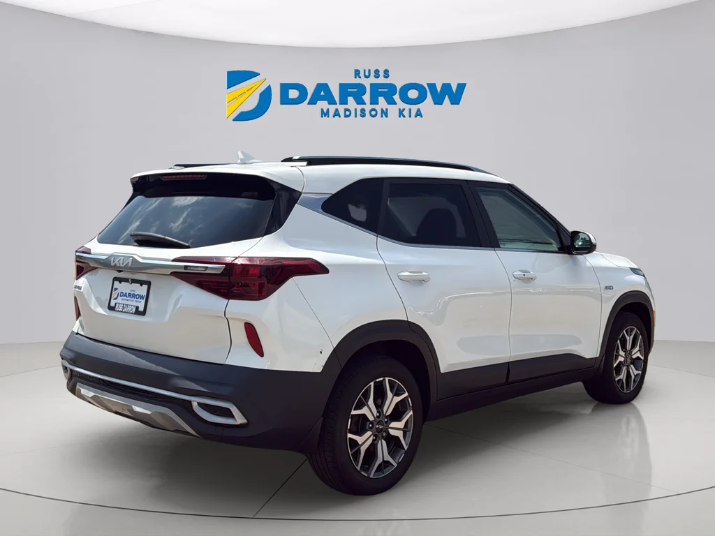 Used 2022 Snow White Pearl Kia EX image 5