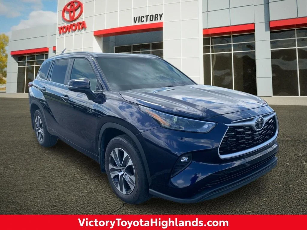 Used 2024  Toyota XLE image 1