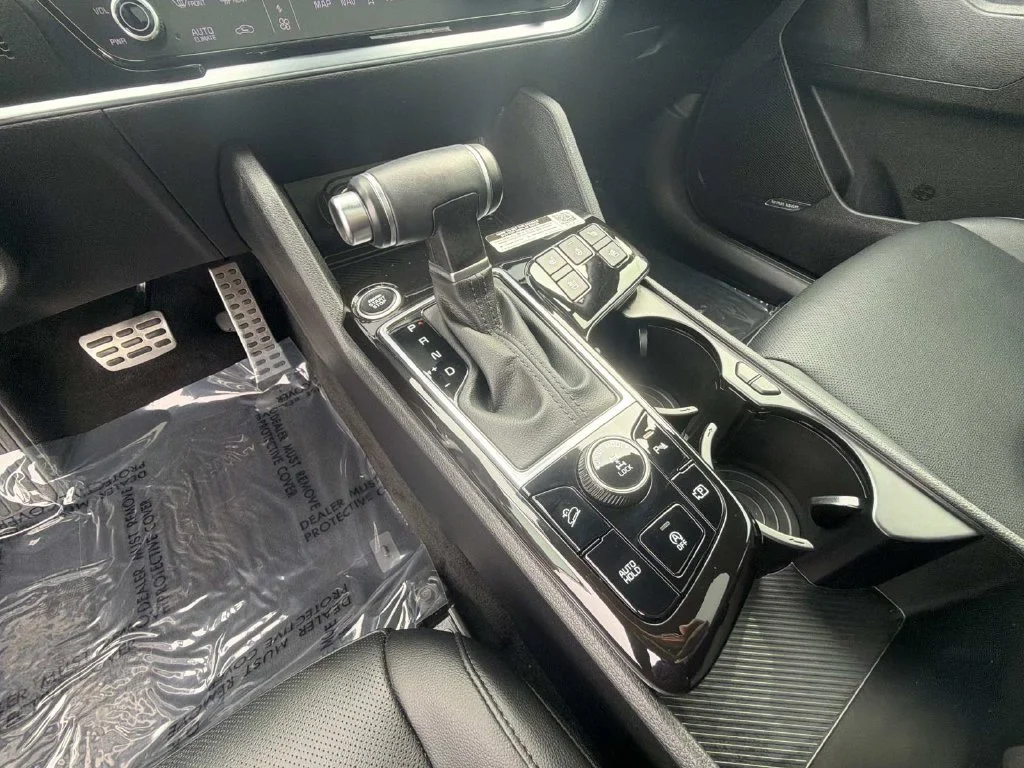 Used 2023 White Kia X-Pro Prestige image 24