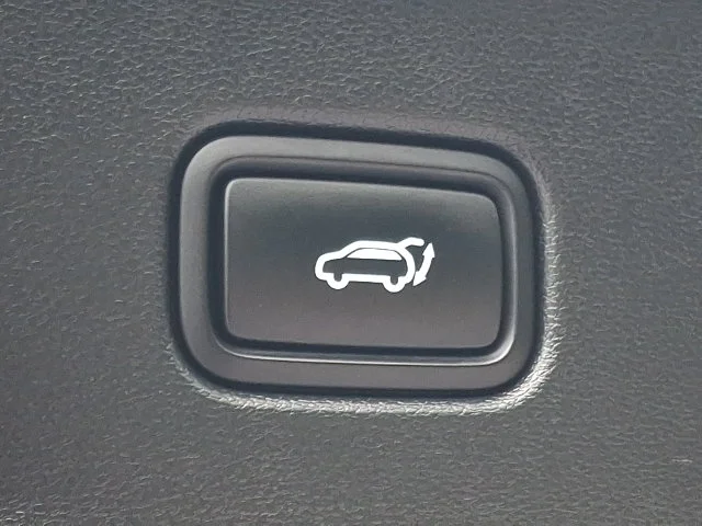 Used 2023 Black Hyundai SEL image 29