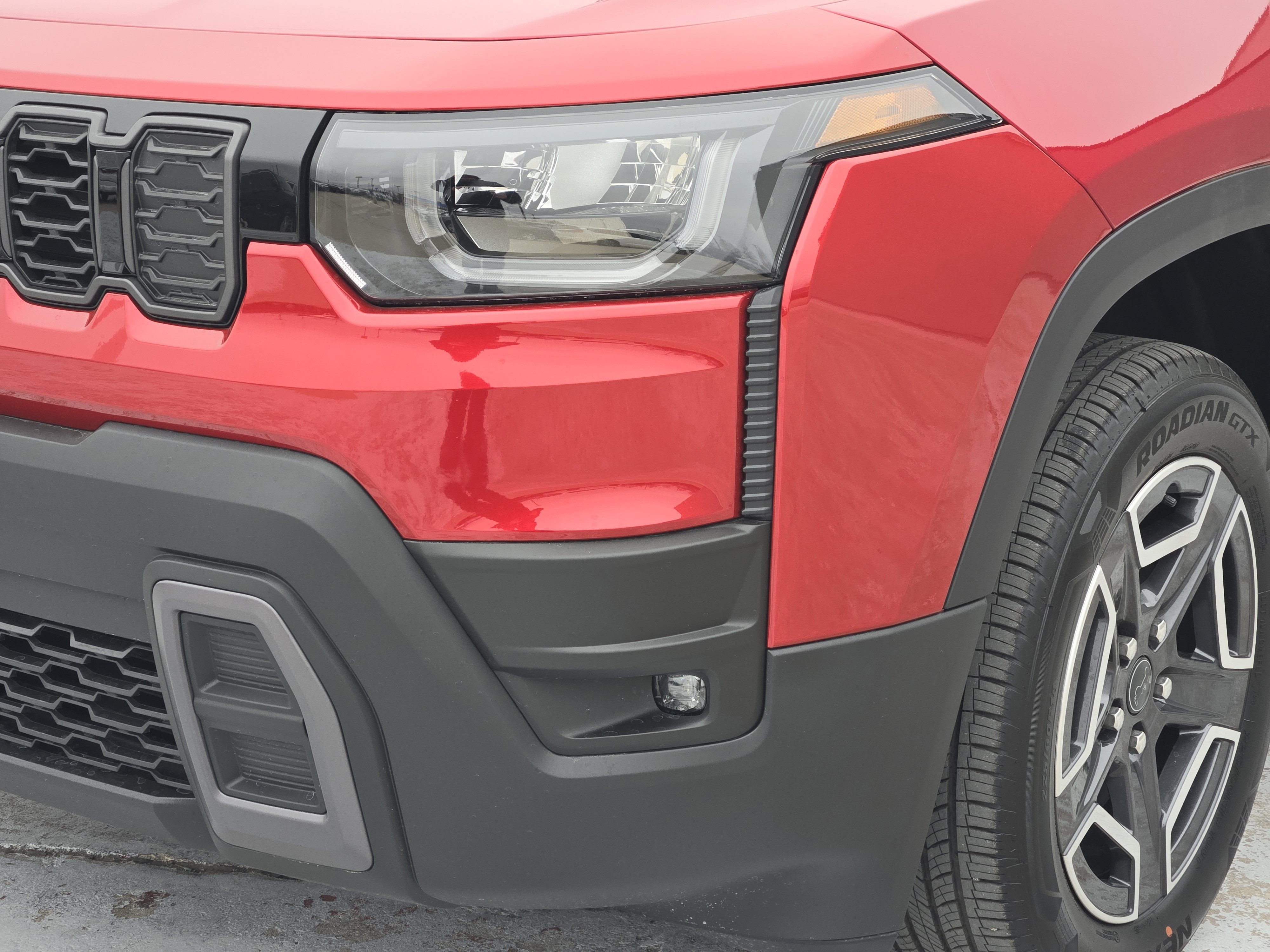 New 2026 Red Hot Pearl-Coat Exterior Paint Jeep Limited image 6