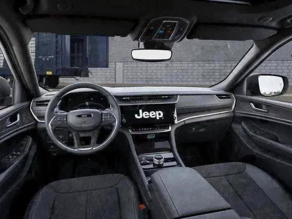 New 2026 Silver Zynith Exterior Paint Jeep Altitude image 75