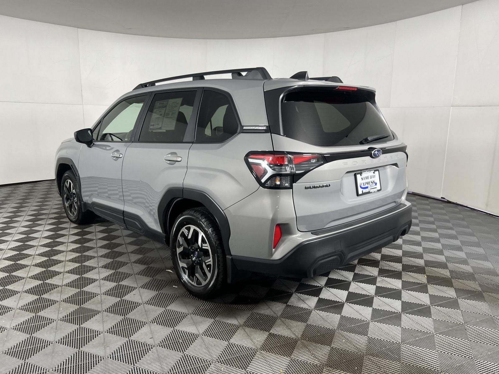Used 2025 River Rock Pearl Subaru Premium image 26