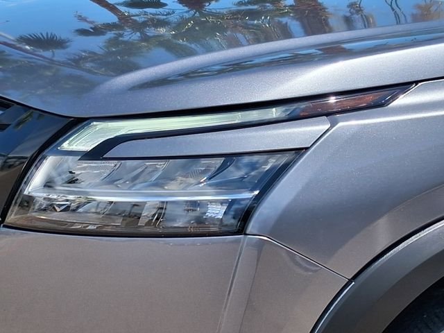 Used 2023 Gray Nissan SL image 7