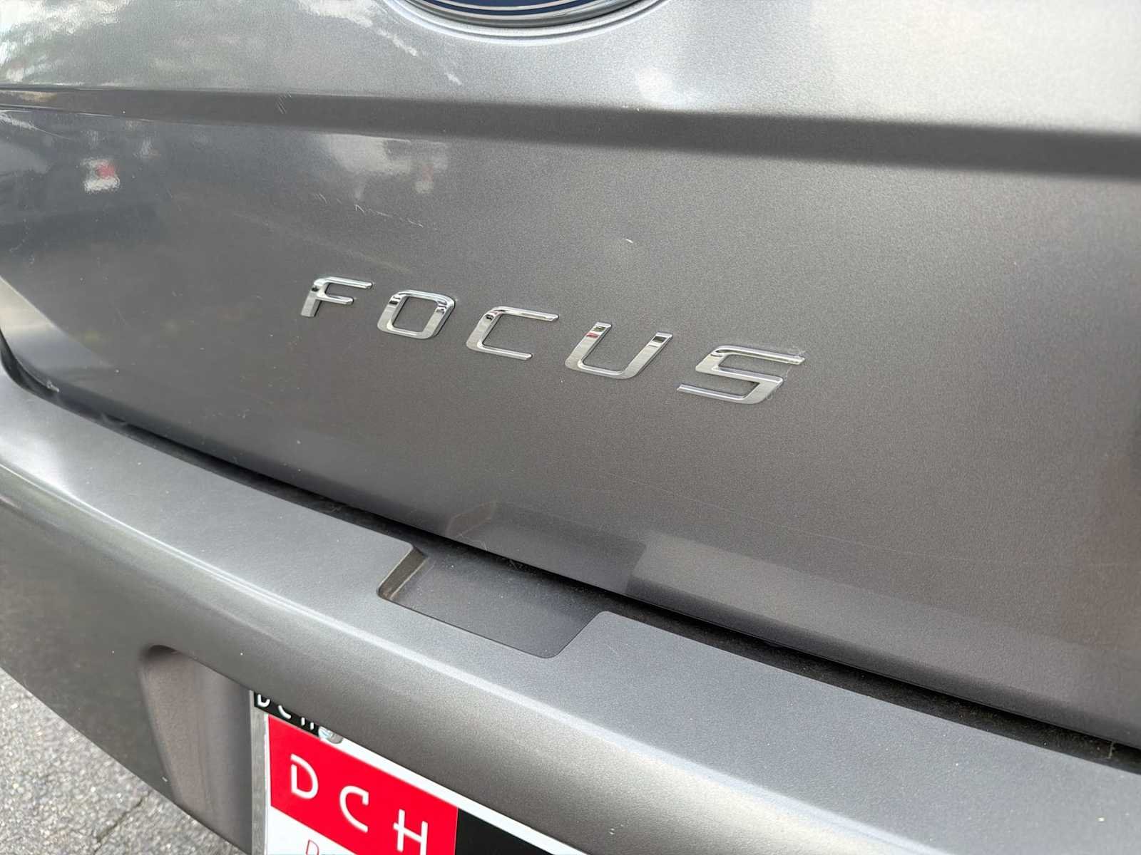 Used 2010 Sterling Grey Metallic Ford SE image 18