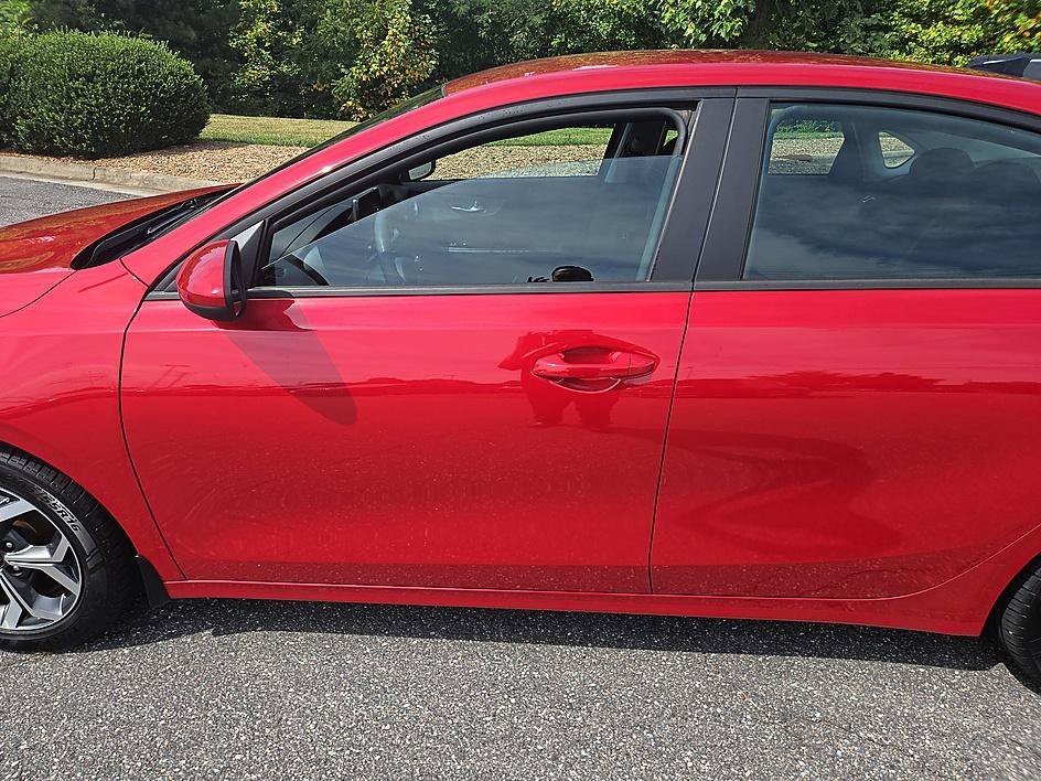 Used 2021 Currant Red Kia LXS image 9