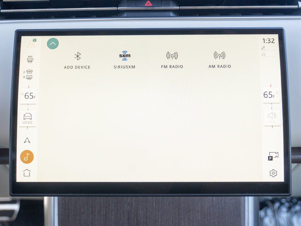 Used 2024 White Land Rover SE image 30