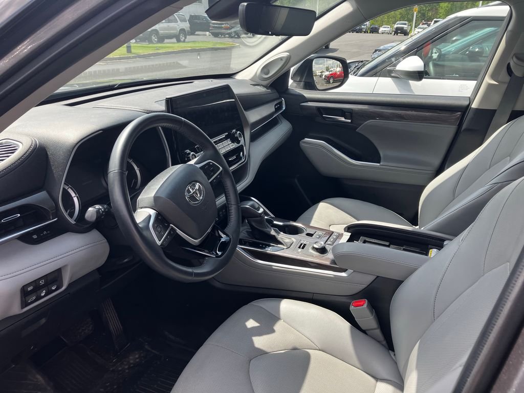 Used 2022 Gray Toyota Limited image 2